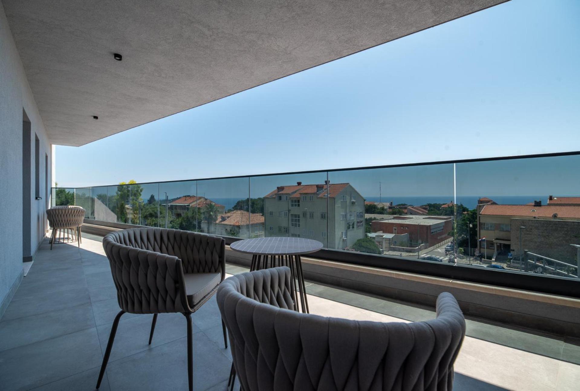 Cascade Luxury